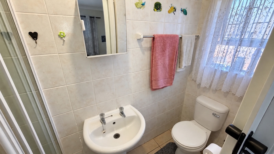 3 Bedroom Property for Sale in Heiderand Western Cape